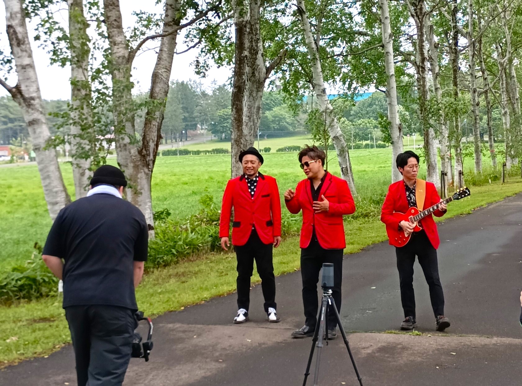 「HAMBURGER BOYS」による江別市PRソングのミュージックビデオ撮影が本学で行われました（8/1楽曲公開）
