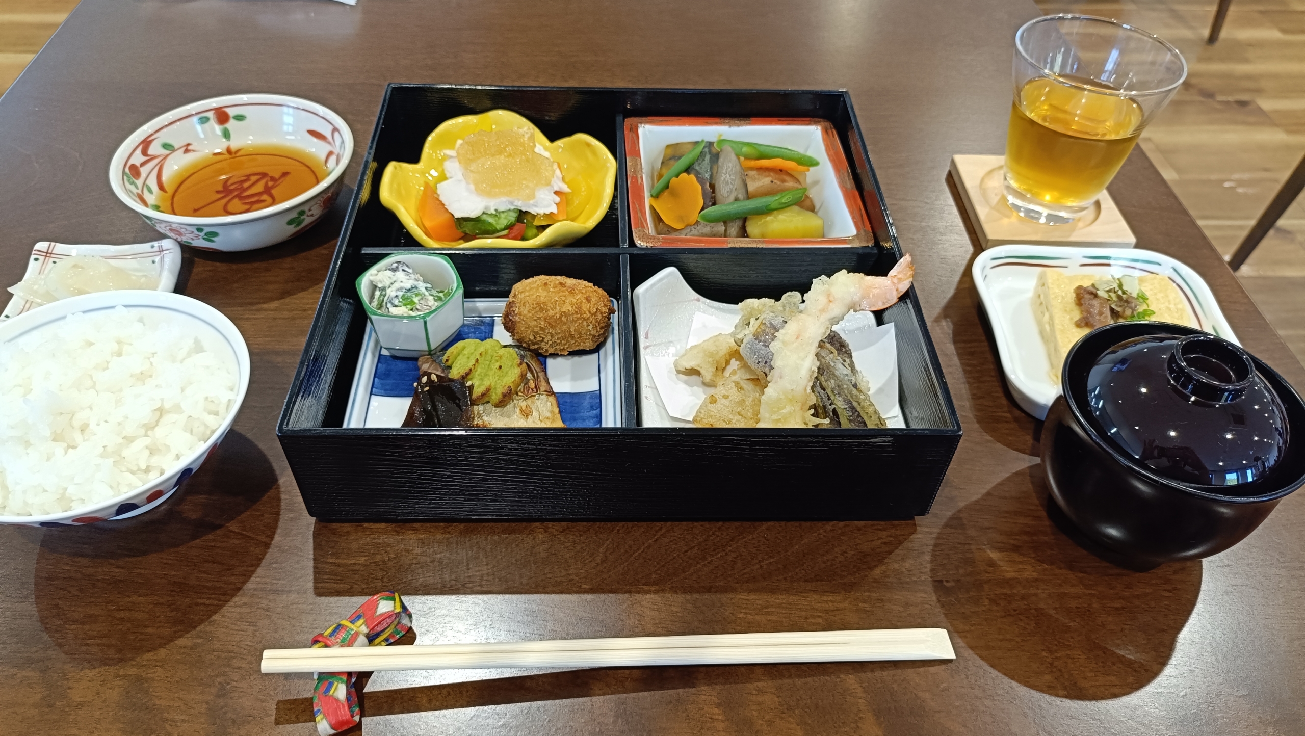 本学で収穫した農産物が三笠高校生レストランのメニューに使用されました